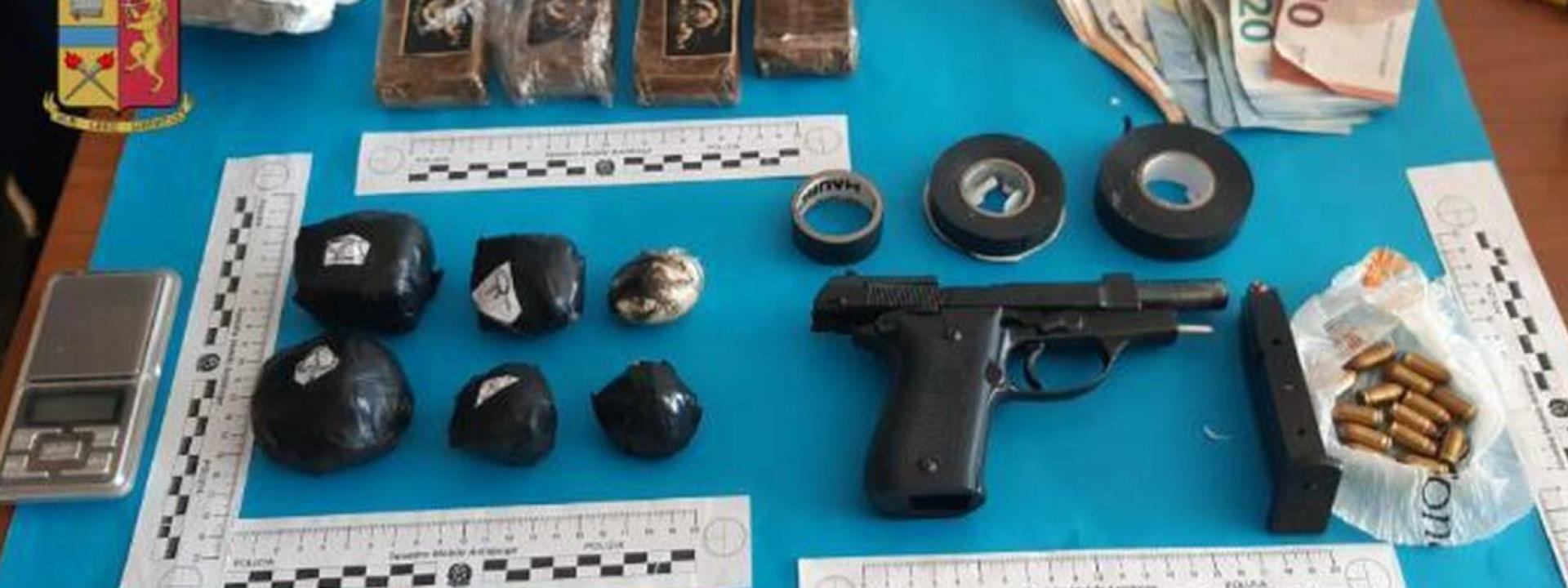 Marce - Ufficialmente vendeva auto usate, in realtà era un pusher: sequestrati 8 etti di droga e una pistola carica