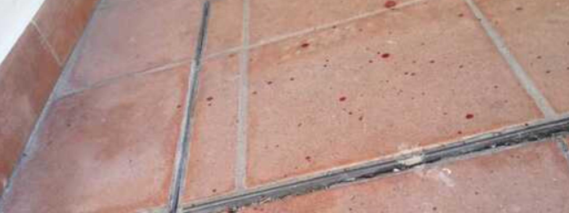 Marche - Ferita al volto da un mattone, nessuna aggressione: 