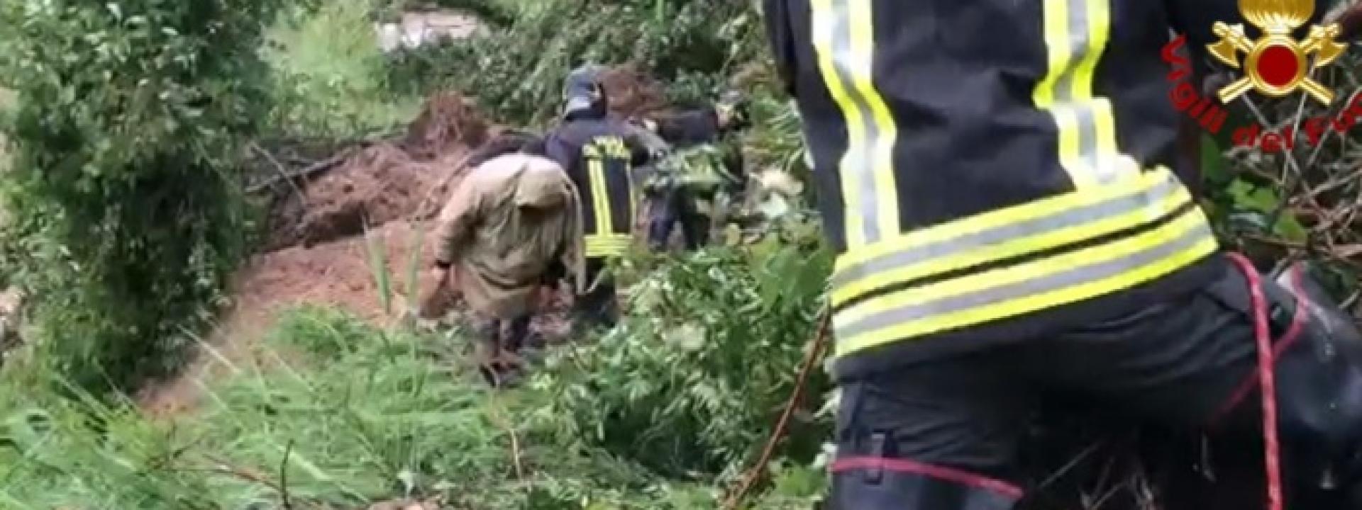 Marche - Frana una collinetta dietro ad un palazzo: evacuate cinque famiglie