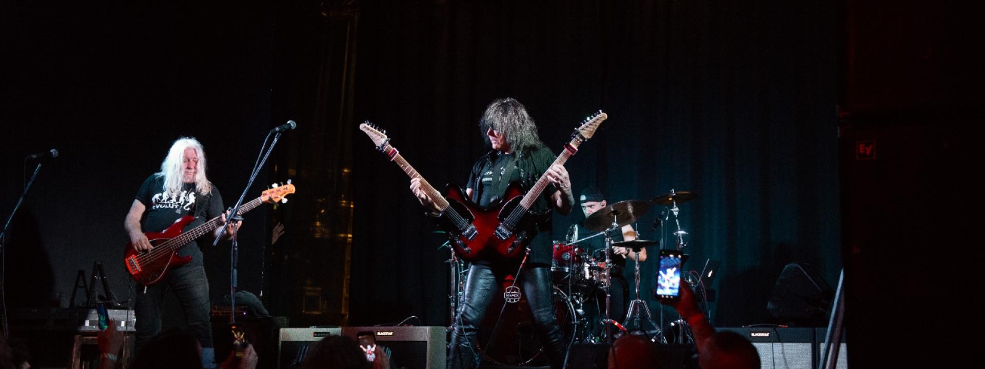 Macerata, l'Electric Guitarlands ha scosso la notte con la potenza del rock dei migliori chitarristi del mondo