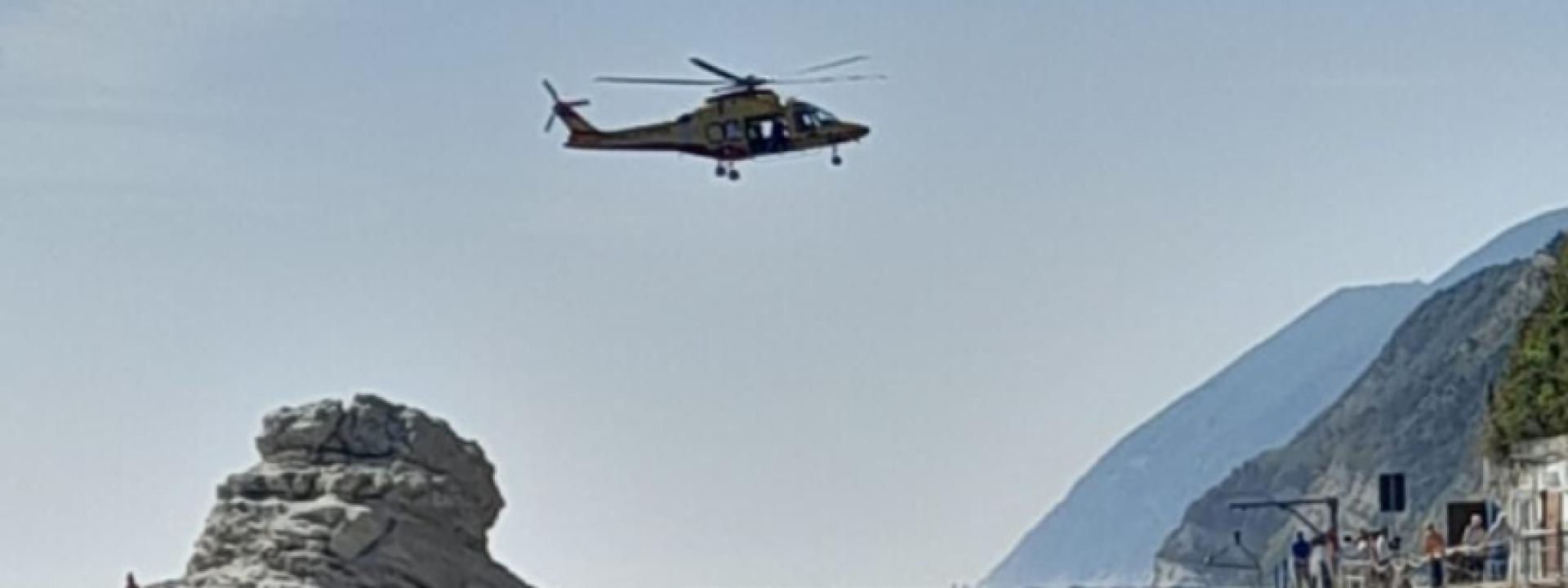 Marche - Folgorata dopo aver pestato un cavo elettrico in spiaggia