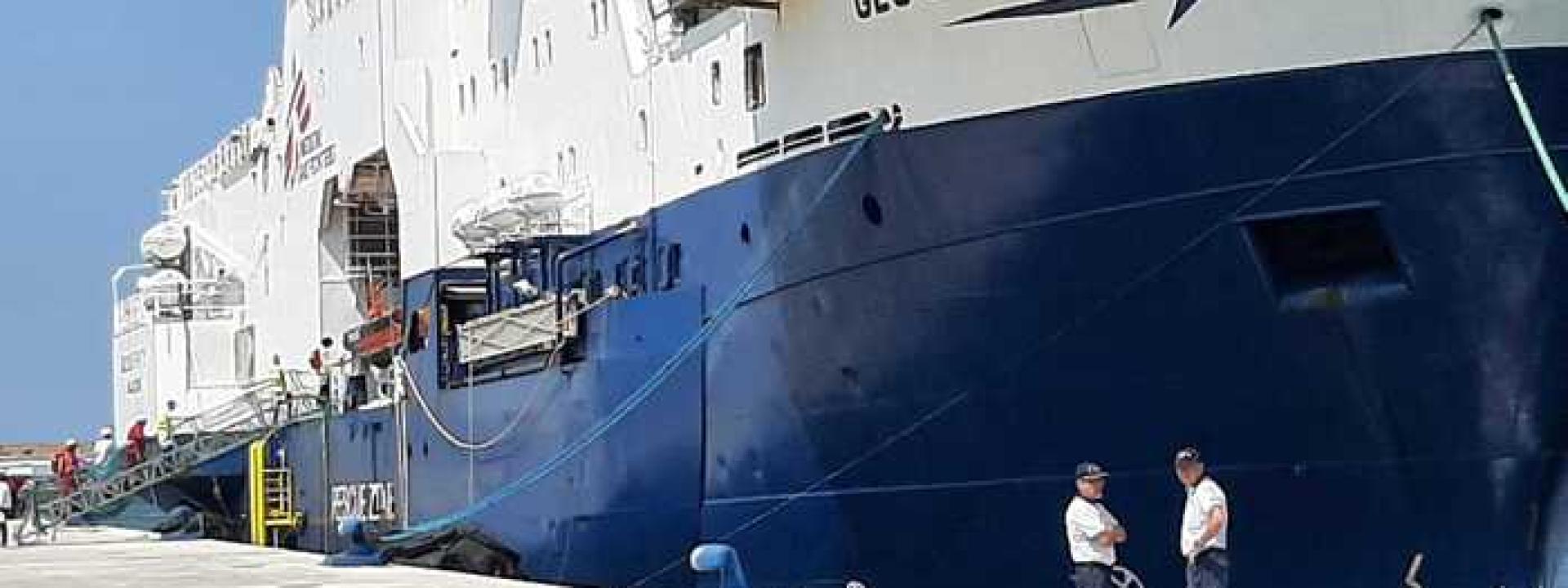 Marche - La Geo Barents ha attraccato ad Ancona: 7 casi medici fra i 38 migranti