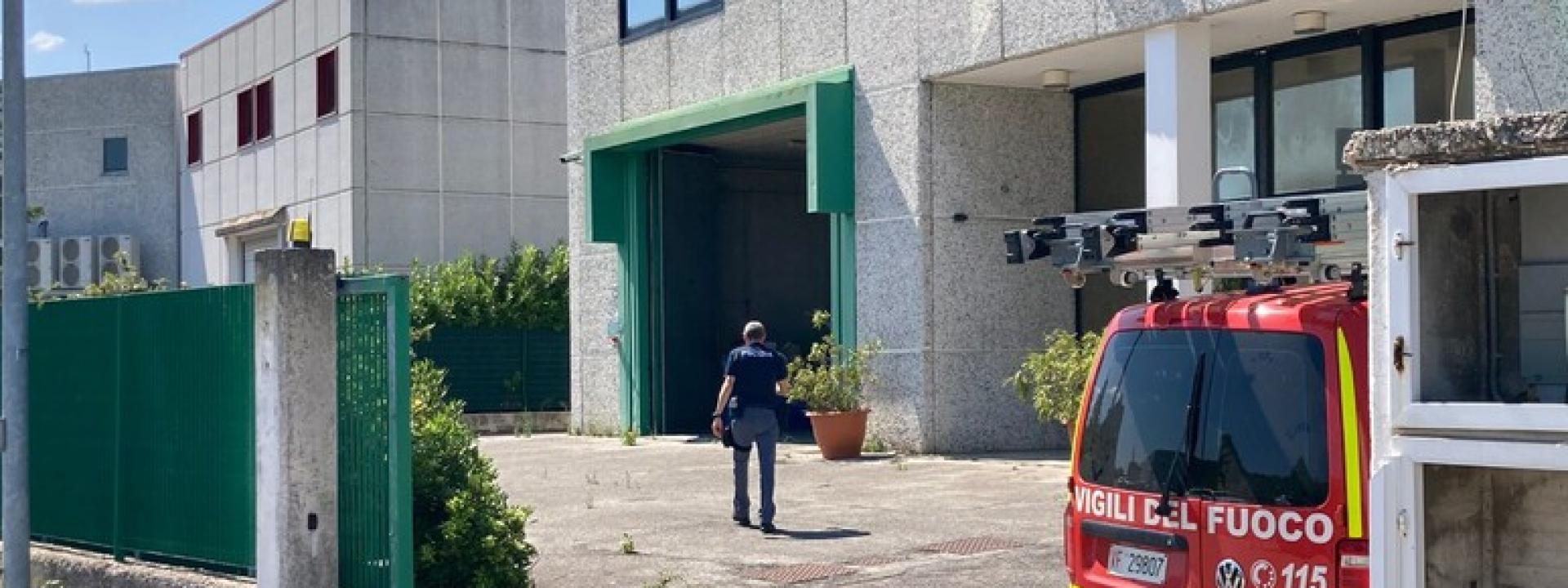 Marche - Precipita da un lucernario mentre è al lavoro, morto un operaio