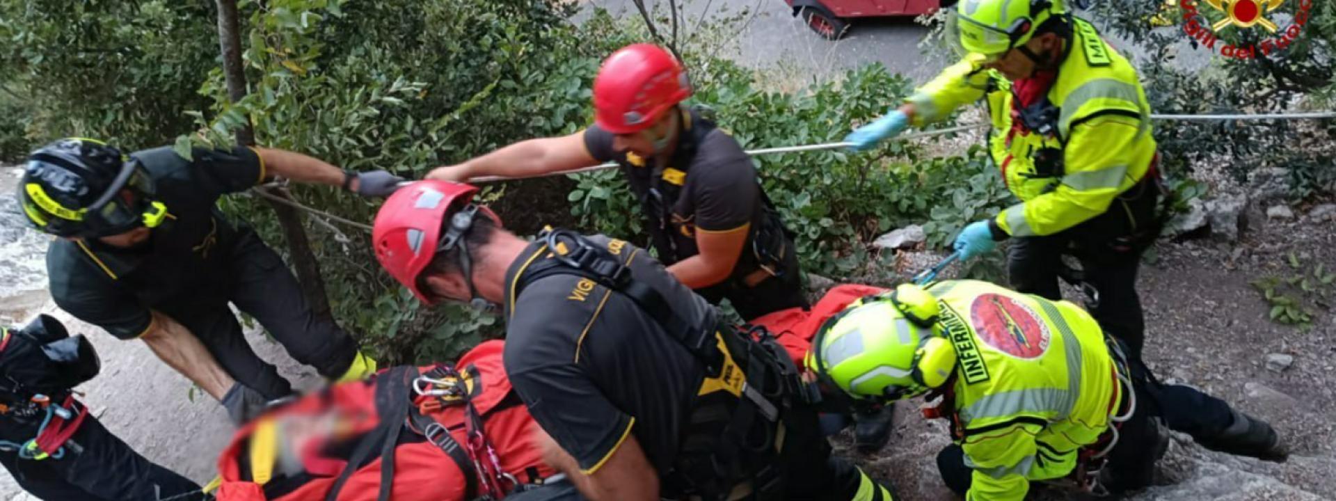 Marche - Infortunio sulla falesia, escursionista recuperata con l'elisoccorso