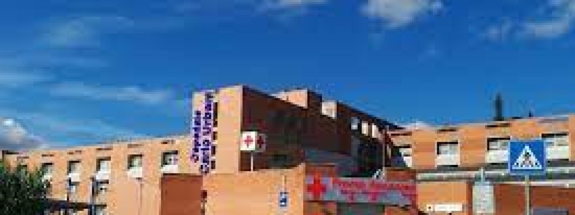 Marche - In ospedale per abuso etilico, si sdraia al pronto soccorso e inveisce contro medici e infermieri: albanese denunciato e espulso