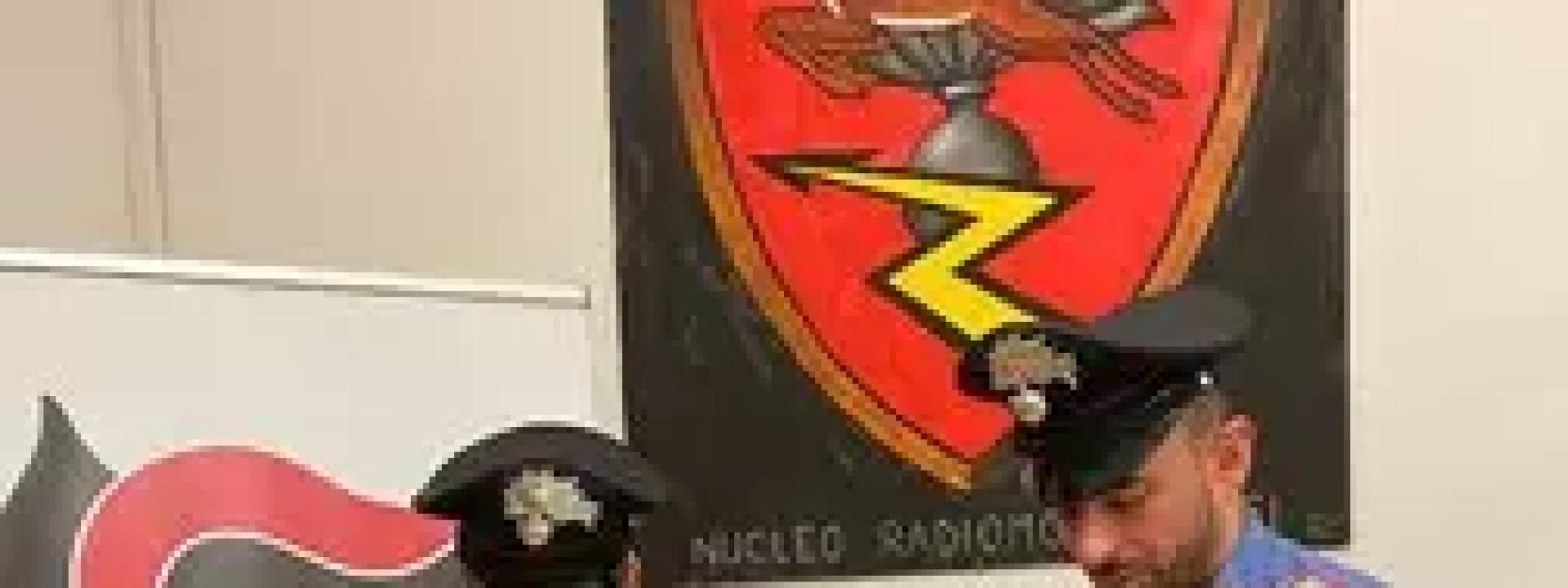 Marche - Scappano dai carabinieri e cercano di speronare l'auto di servizio: arrestati due albanesi