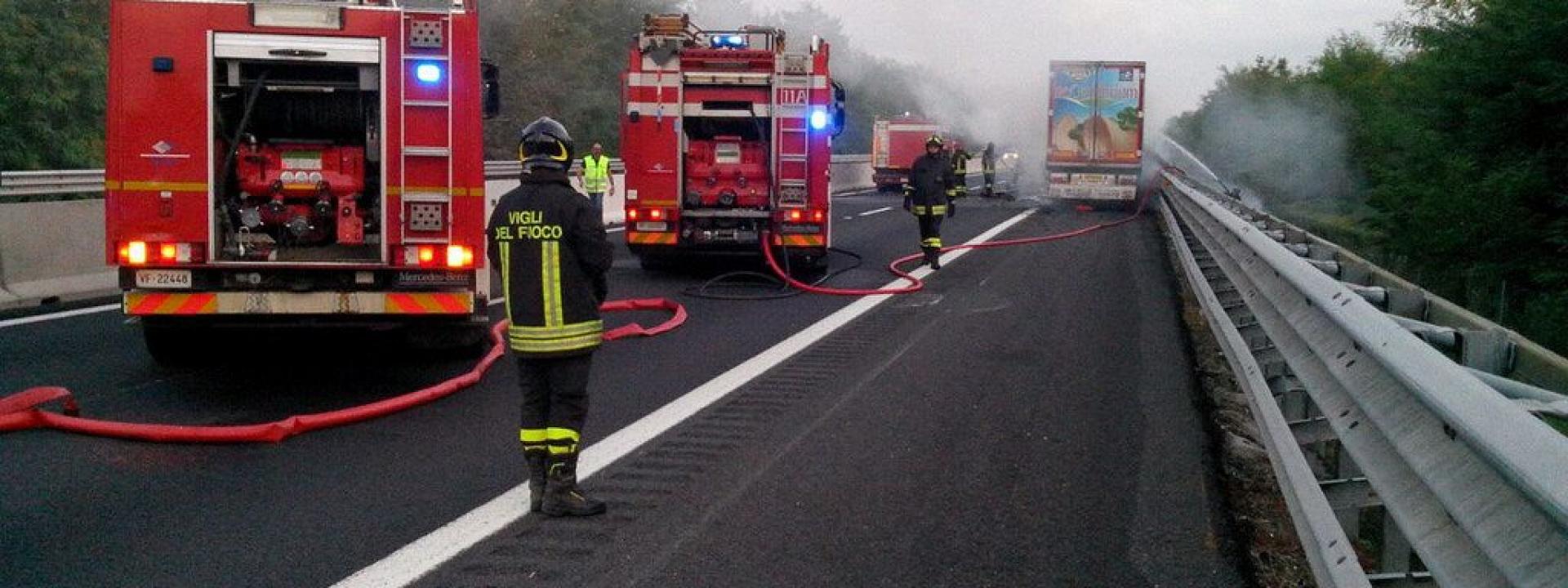 Marche - Tragico incidente in A14: muore un camionista marchigiano