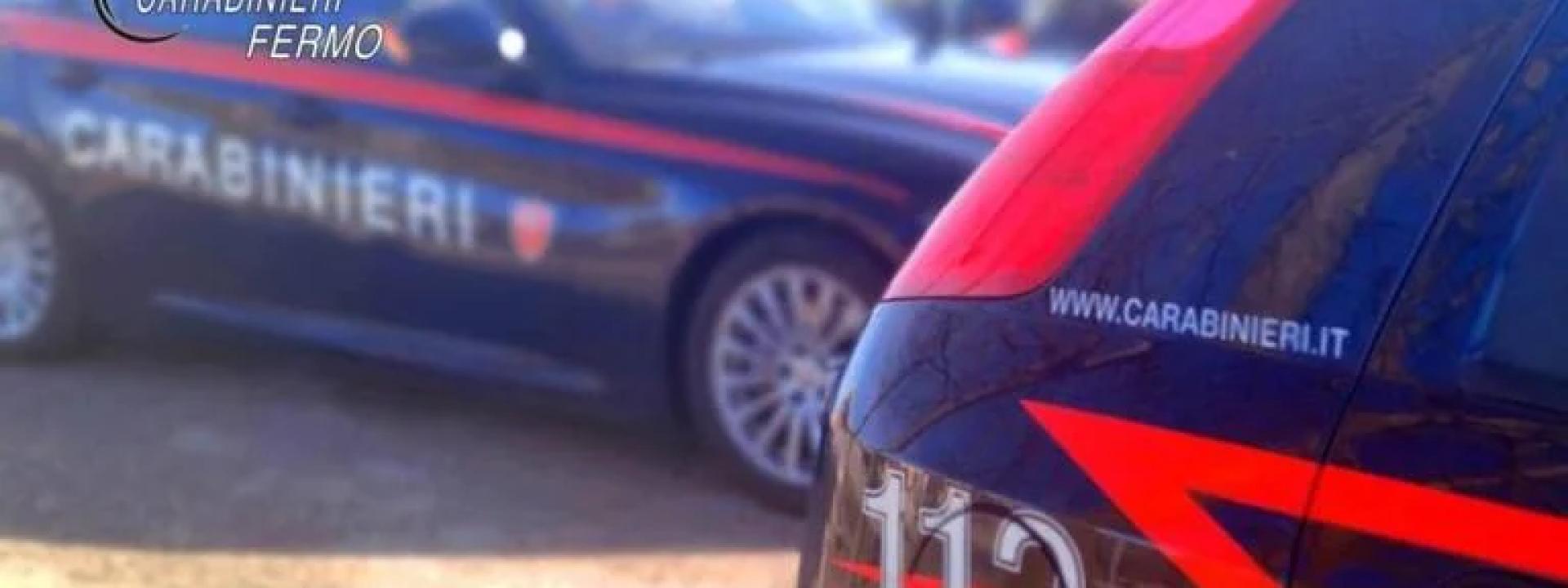 Marche - Ruba una borsa da un'auto e poi fa compere con la carta trovata all'interno: denunciato