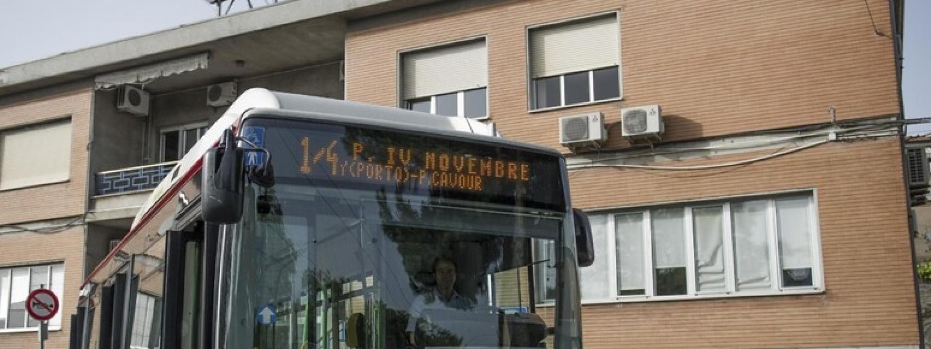 Marche - Danneggiano i sedili del bus: denunciati quattro minorenni