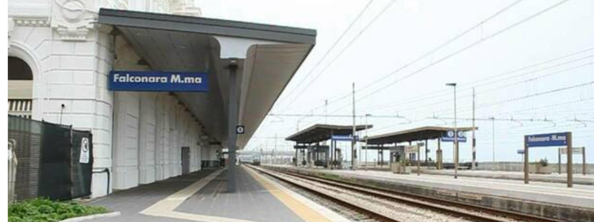 Marche - Si butta sotto al treno in corsa, nuova tragedia sui binari