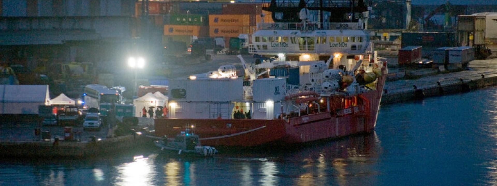 Marche - A bordo della Ocean Viking migranti già espulsi, due arresti ad Ancona