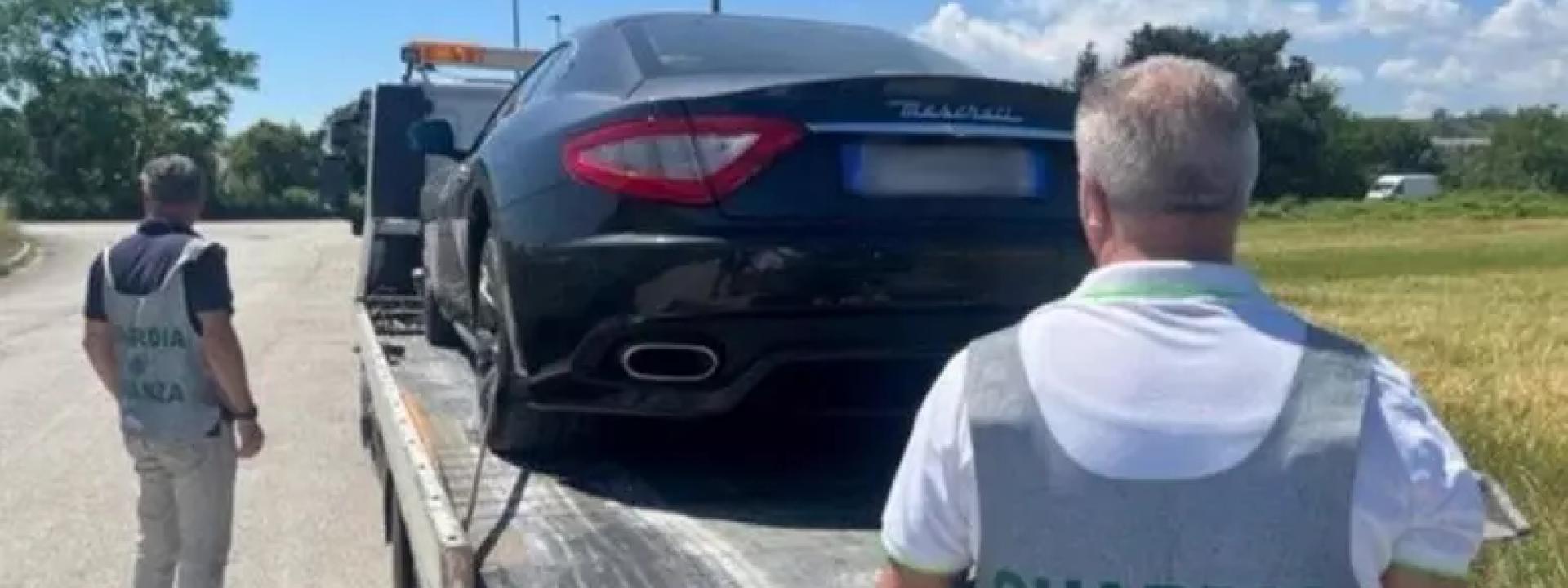 Marche - Evasore totale, la Finanza gli sequestra la Maserati