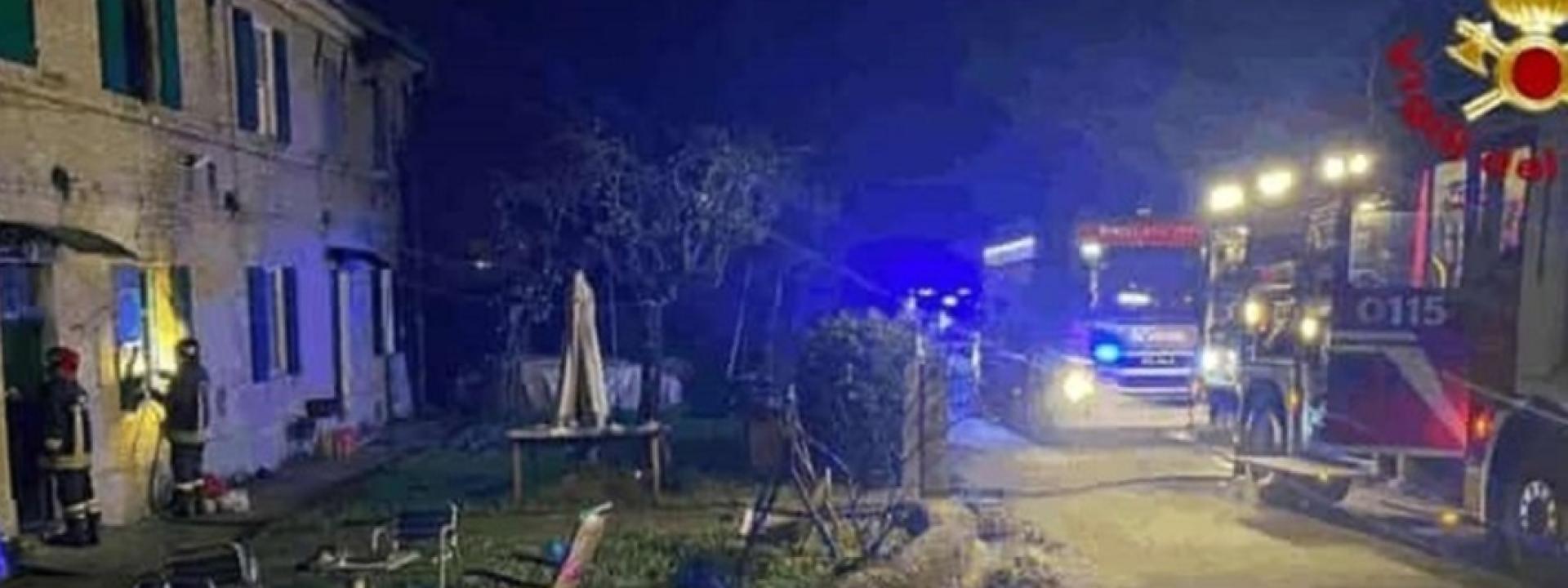 Marche - Uomo ustionato mentre accende una stufa: salvato dai vigili del fuoco