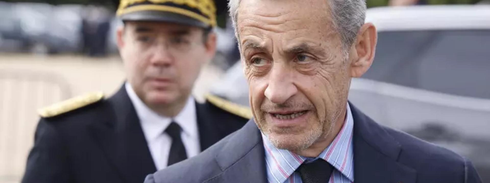 Sarkozy condannato a tre anni, uno con il braccialetto elettronico