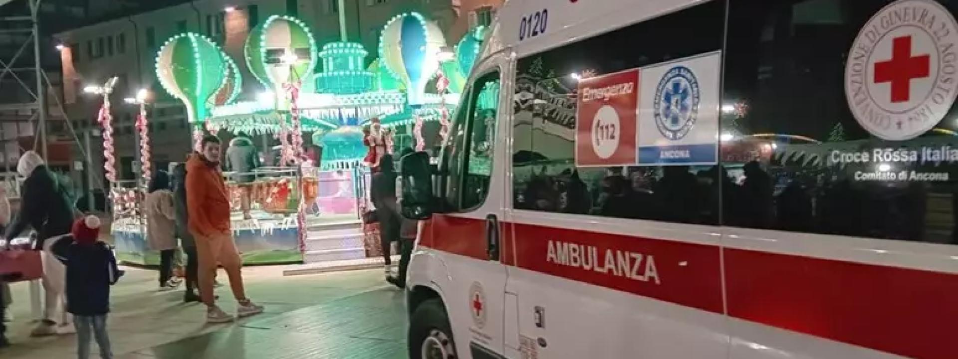 Marche - Tremendo volo dalla giostra in movimento: 27enne in codice rosso a Torrette