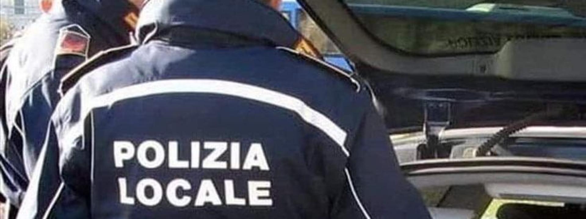 Marche - Ubriaco al volante della sua Porsche prima di pranzo: denuncia e auto sequestrata