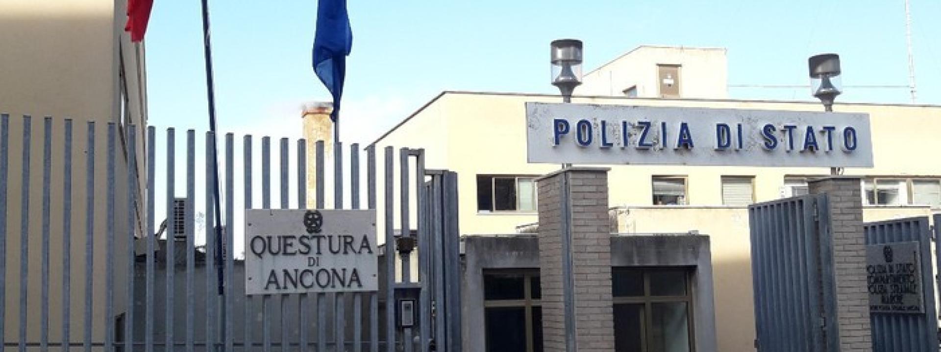 Marche - Devasta un distributore e ruba merendine: Daspo urbano per un 24enne