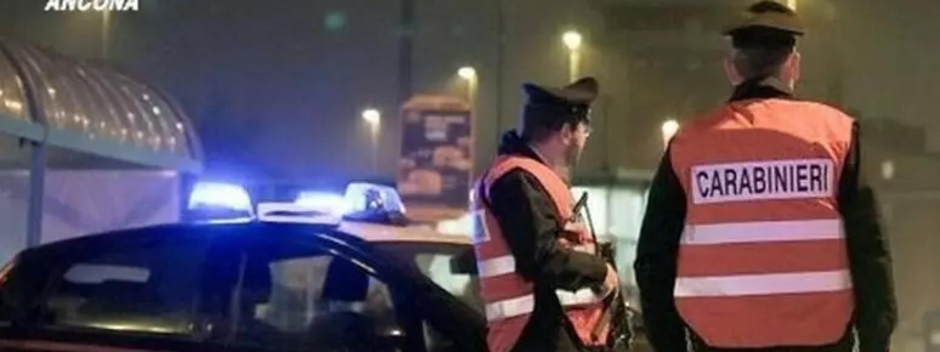 Marche - Il suo cane la morde, poi la costringe a barricarsi in casa: anziana salvata dai carabinieri