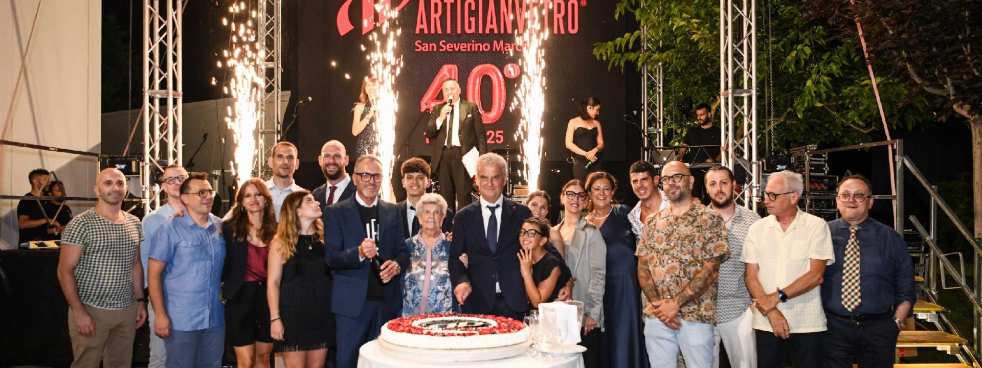 Marche - Artigianvetro, 40 anni di vetro, sogni e futuro: un compleanno d’impresa tra emozioni, musica e sorprese