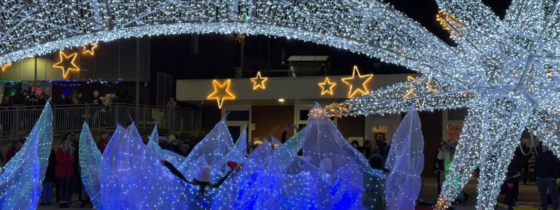 Marche - Camerino accende il Natale: l’8 dicembre al Sottocorte Village la magia dell’accensione delle luminarie