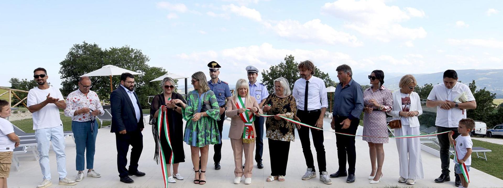 Marche - Turismo e valorizzazione del territorio: nuova area piscina, relax e campeggio a Le Borgianelle