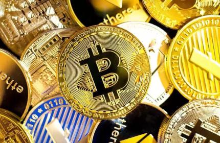 Crollo dei bitcoin: perdite milionarie per i possessori di criptovalute