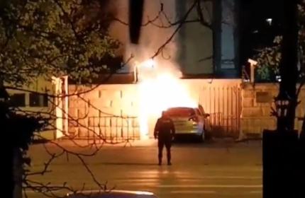 Auto contro l'ambasciata russa a Bucarest: un morto  (Video)
