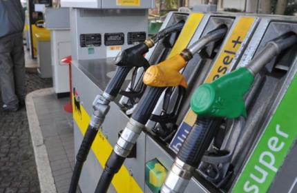 Prorogato fino al 2 agosto il taglio governativo di 30 centesimi sul carburante