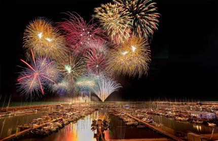Marche - In immagini e video la meraviglia dei fuochi d'artificio a Civitanova Marche
