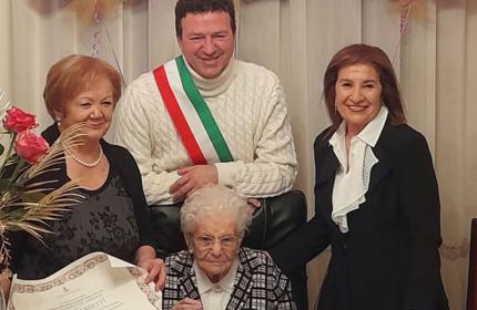 Marche - Festa a Tolentino per i 100 anni di Rosa Ferretti