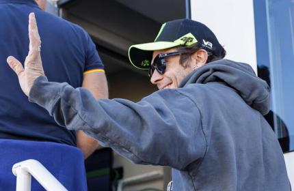 Valentino Rossi sarà al volante di una Bmw nella prossima stagione
