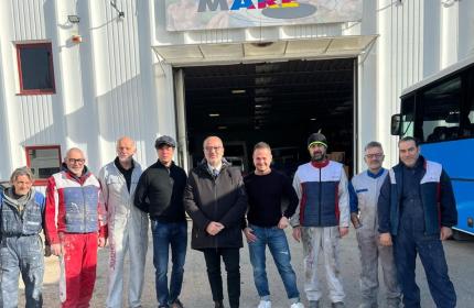 Marche - Il vice presidente Pasqui in visita all'Autocarrozzeria Mare