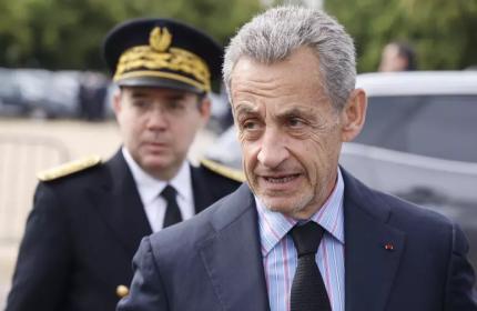 Sarkozy condannato a tre anni, uno con il braccialetto elettronico