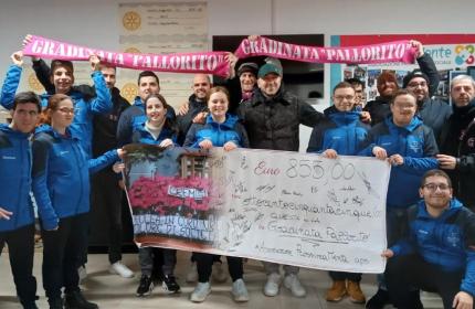 Marche - Solidarietà e sport: i tifosi cremisi donano maglie termiche a ragazzi con disabilità