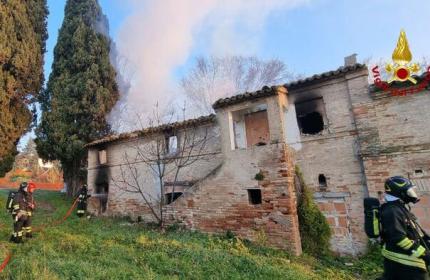 Marche - Otto persone intossicate dal monossido durante la festa di Capodanno