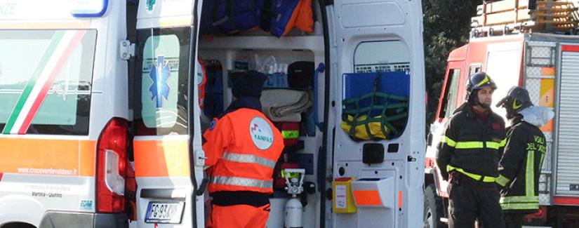 Marche - Lancia l'auto verso il mare per suicidarsi, ma il mezzo si incaglia: scende e si lascia annegare